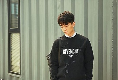 陳曉時(shí)尚街拍曝光 迷人眼神誘惑力十足